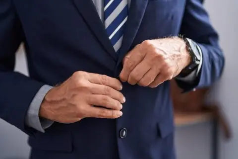 Директор си пишувал прекувремени часови додека бил на годишен одмор