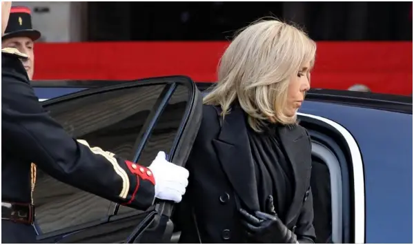 Брижит Макрон во досега најженствената верзија откако ја нападна Доналд Трамп: Овој пат ги покажа нозете