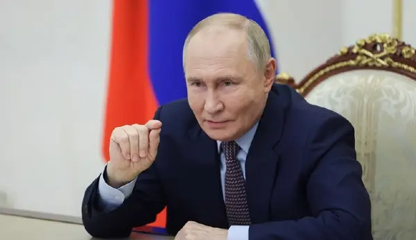 (Видео) Ретко видео – Путин зборувал англиски пред кралицата Елизабета