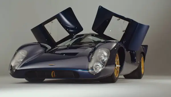 Лесен како пердув: Овој ретро V8 суперавтомобил има само 900 кг