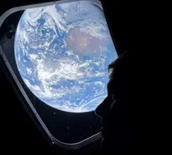 Екипажот на „Артемис II“ се враќа на Земјата по историскиот лет на Месечината