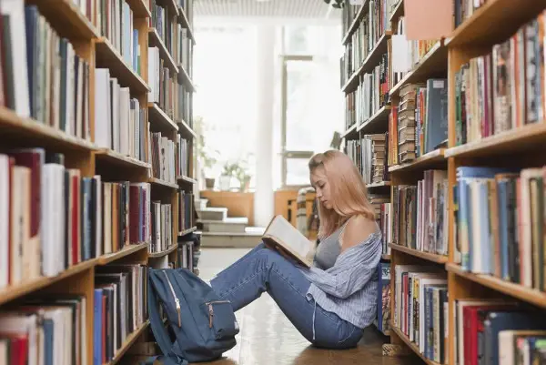 „Во иднина читателите ќе си генерираат дела со ВИ по сопствен вкус“, вели Стефан Марковски, директор на библиотеката „Гоце Делчев“