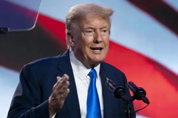 Трамп критикуваше личности од американската радикална десница кои се спротивставија на војната во Иран