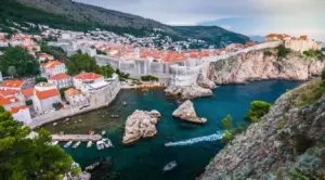 ФОТО | Без конкуренција во регионот – овој балкански град четврти пат по ред е прогласен за најдобар за групни патувања