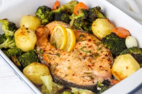 Риба со зеленчук