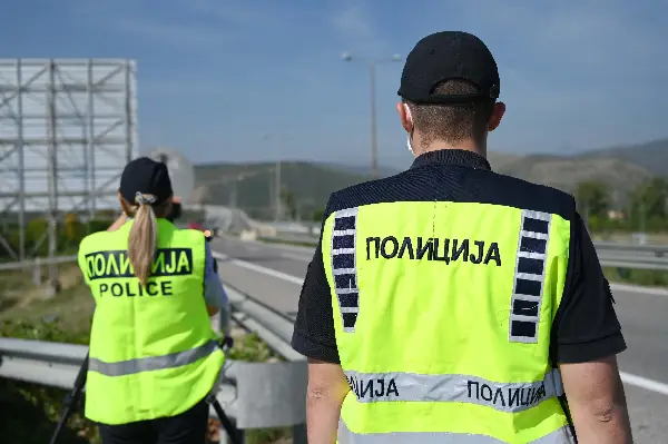 ПОЛИЦИЈАТА УПОРНО АПСИ, НЕСОВЕСНИ УПОРНО ВОЗАТ ПИЈАНИ И БЕЗ ВОЗАЧКА ДОЗВОЛА Зад решетки 10 возачи во еден ден