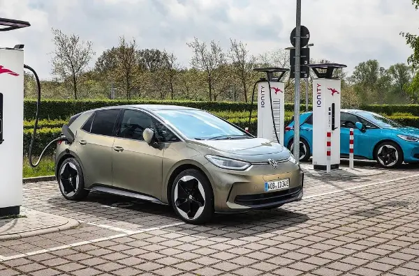 Голем пресврт во Германија, електричните автомобили ги надминаа бензинските автомобили