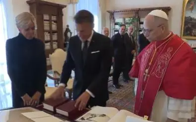 Макрон се сретна со папата Лав Четиринаесетти во Ватикан