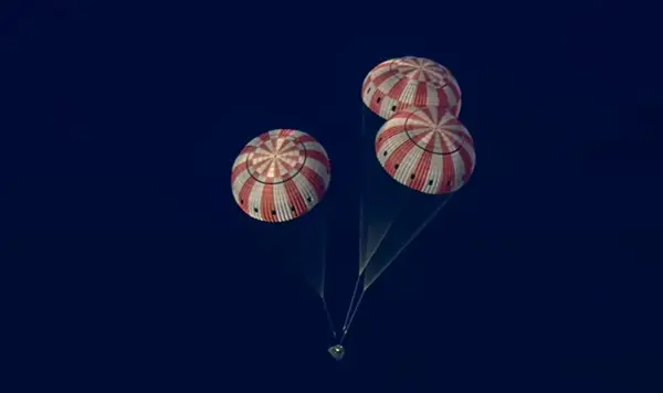 Астронаутите од мисијата „Артемис II“ безбедно се вратија на Земјата по летот околу Месечината