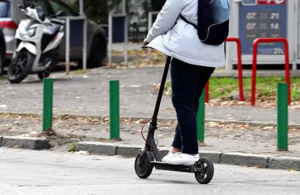 Скопјанка тешко повредена од удар од тротинет