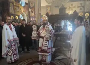 Света литургија на Велика сабота во Гостивар: Сега е момент тагата и грижите да исчезнат во минатото!