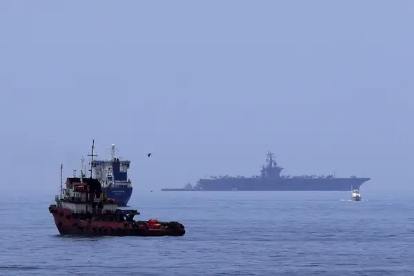 Американски воени бродови поминаа низ Ормутскиот теснец. Иран: Повлечете се, имате 30 минути