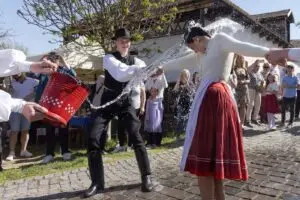 ФОТО | Најинтересните велигденски обичаи во културите ширум светот