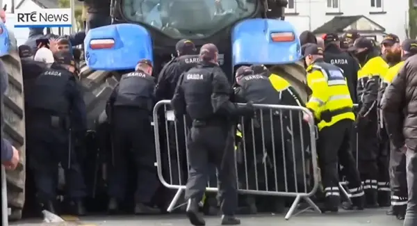 Стотици бензински пумпи останаа без гориво во Ирска