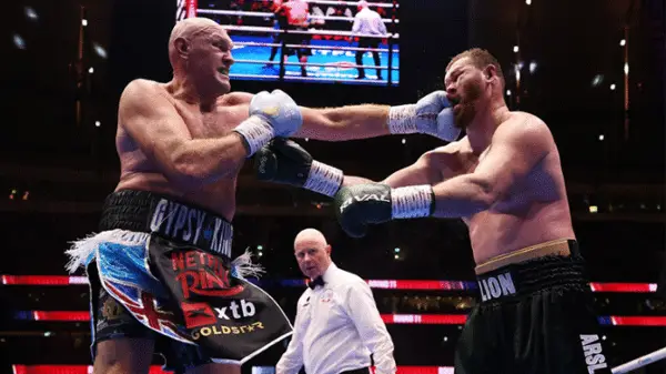 Фјури доминираше против Махмудов, потоа го предизвика Џошуа