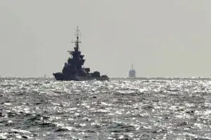 Американски воени бродови поминаа низ Ормускиот теснец