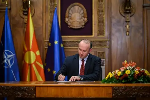 Гаши: Велигден е празник што носи пораки на надеж, духовна обнова и зацврстување на вербата во доброто