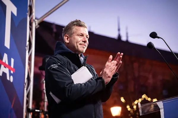 Противникот на Орбан со остра порака за изборните нерегуларности: „Препорачувам никој да не оди во затвор наместо мафијата на Фидес“