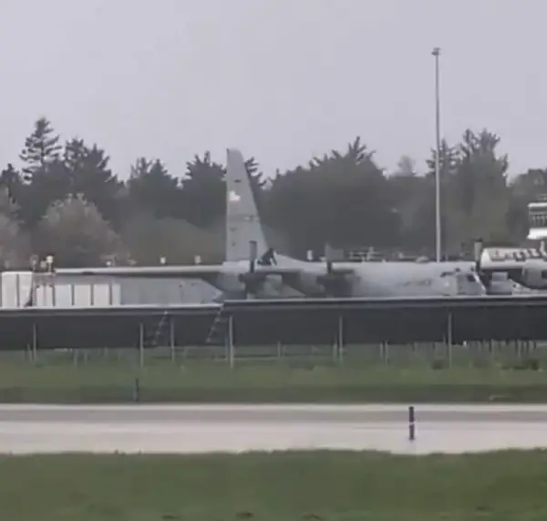 (Видео) Уапсен маж во Ирска откако оштетил американски воен авион