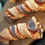 Стапчиња од лиснато тесто со пармезан крцкави, миризливи и готови за 15 минути