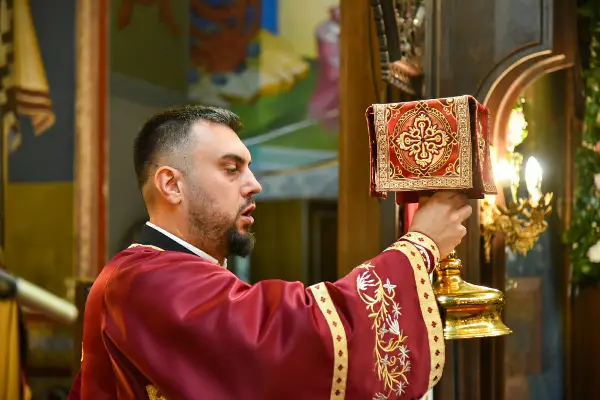 ФОТО: Верниците го дочекаа Велигден и во Соборниот храм „Свети Климент Охридски“