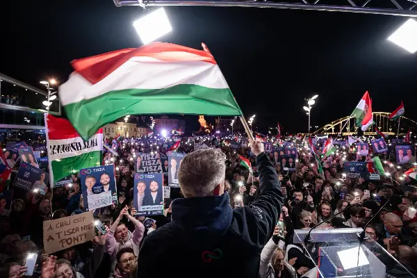 Во Унгарија до 11 часот излезноста достигна речиси 38 проценти