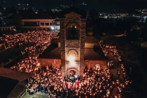 СИЉАНОВСКА НА ЛИТУРГИЈА НА ПЛАОШНИК: Озарена од светлината на свеќите, со молитвено смирение го дочекав Христовото воскресение