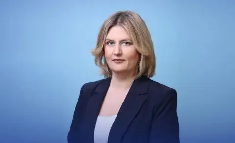 Денес, повеќе од кога и да е, потребни ни се вера и избор да останеме луѓе, да подадеме рака и да не се откажеме еден од друг