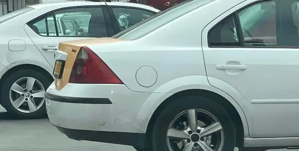 Таксист нападнат додека седел во своето возило