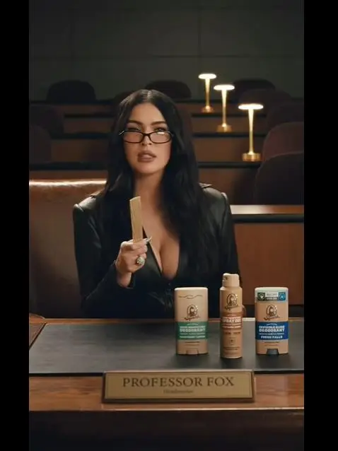 Меган Фокс: „Прати ми порака и ајде да се забавуваме“