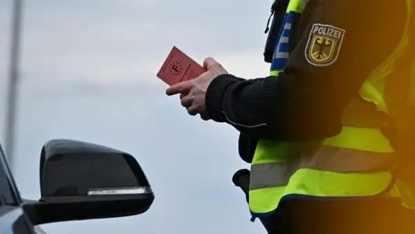 РОМАНКА КАЗНЕТА ЗА ВОЗЕЊЕ СО 176 КМ НА ЧАС ОТИ БРЗАЛА ДА НЕ Ѝ ИЗГОРИ МИЛИБРОДОТ