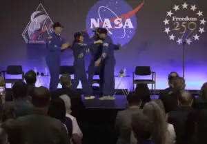 ВИДЕО: Екипажот на „Артемис 2“ во Хјустон дочекан со овации