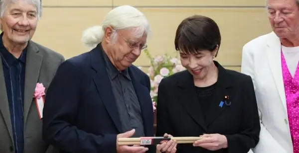 ВИЕ СТЕ МОЈ БОГ, МУ РЕЧЕ ЈАПОНСКАТА ПРЕМИЕРКА НА ТАПАНАРОТ НА „ДИП ПАРПЛ“ ИЈАН ПЕЈС