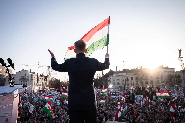 Првични резултати: Орбан губи, Маѓар во предност