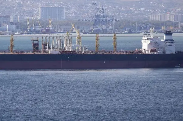 Трамп: САД веднаш ќе забрани влез и излез во теснецот на секој брод што му платил на Иран