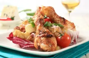 Сочно, едноставно, префинето: Рецепт за неодоливо пилешко од рерна