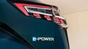 Како работи хибридниот погон во Нисан