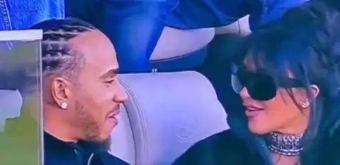 ВИДЕО: Ким Кардашијан и Луис Хамилтон снимени на Кочела, маскирани се обиделе да се сокријат