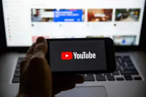 YouTube вели да му верувате нему, а не на вашите очи