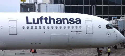Стотици летови откажани поради штрајкот на пилотите на „Луфтханза“