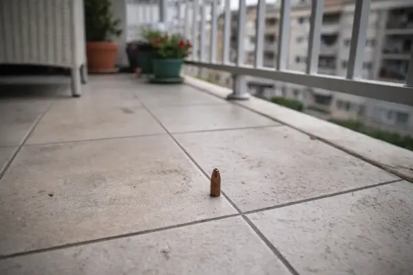 Скопјанец пронашол заталкано зрно од оружје на својот балкон