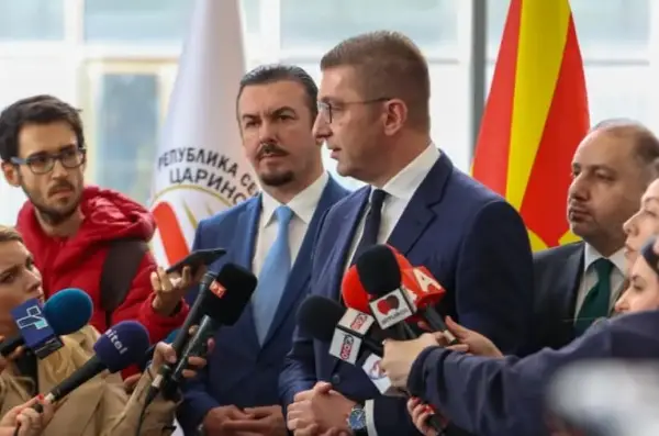 МИЦКОСКИ: СДСМ живее во онаа од читанките „Алиса во земјата на чудата“ или поверојатно „СДСМ во земјата на лагите и конструкциите“