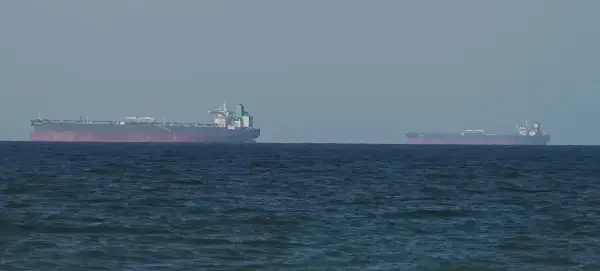 САД ја продолжуваат поморската блокада – неколку бродови поминаа низ Ормускиот теснец