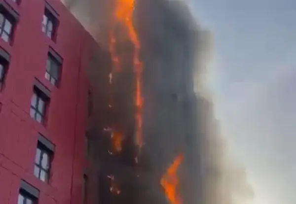 (ВИДЕО) Пожар во Тирана: станари евакуирани од зграда спроти болницата „Мајка Тереза“