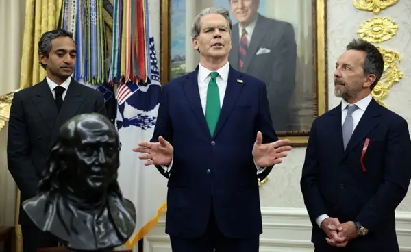 Бесент: Кина е несигурен партнер – складираше нафта за време на војната на Блискиот Исток