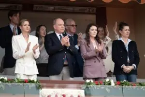 ФОТО | Цело Монако зборува за прекрасната принцеза Шарлот — внуката на Грејс Кели го покажа новиот партнер