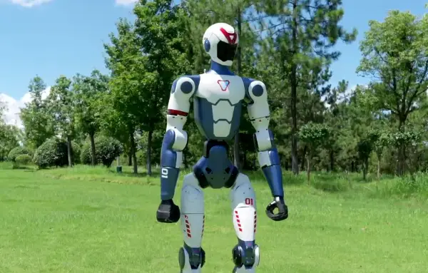 Кинески хуманоиден робот пристигна на „Алиекспрес“ по изненадувачки ниска цена