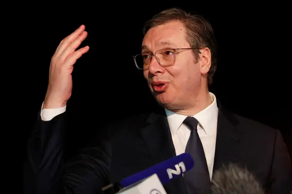 Вучиќ најавува изработка и усвојување стратегија за роботизација во Војската на Србија