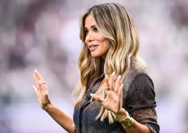 Фото: Најубавата водителка во секси издание одбројува до породувањето