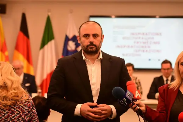 Старата пошта ќе се претвори во младински хаб, но и симбол на Скопје – Град престолнина на културата